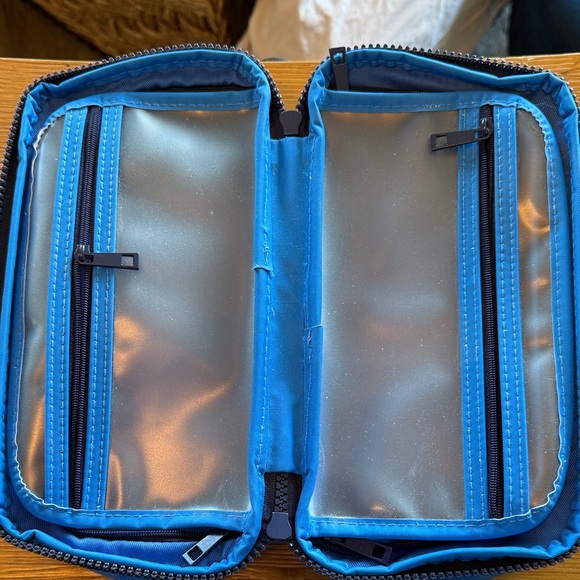 Cincha Vibrant Blue Toiletry Bag - Picture 3 of 5